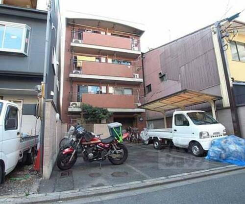 京都府京都市上京区椹木町通猪熊西入中御門横町 4階建