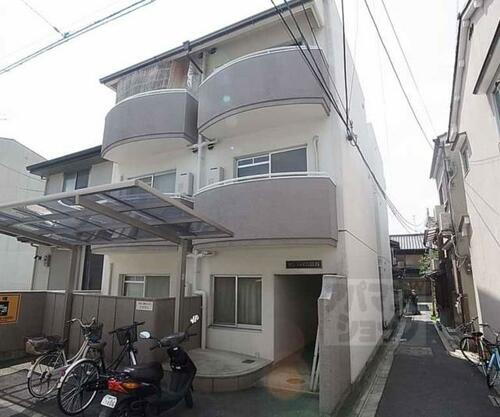 京都府京都市上京区利生町 3階建