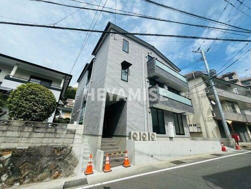 長崎県長崎市本尾町 3階建