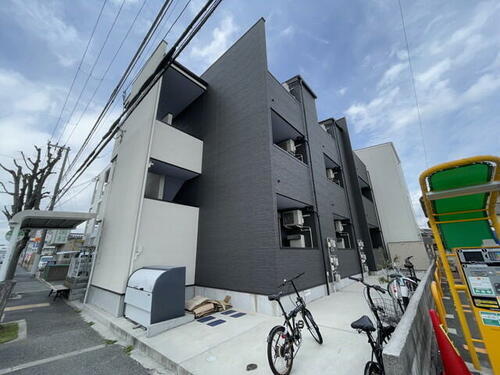 兵庫県尼崎市次屋２丁目 3階建