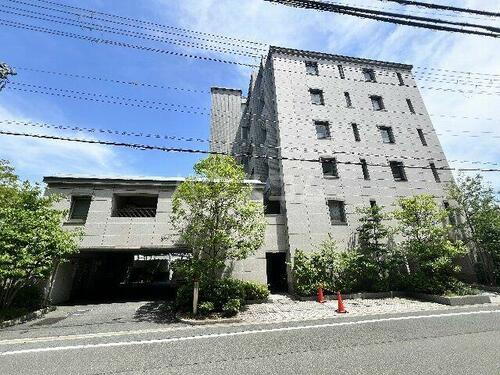 パインフィールド洛西 6階建