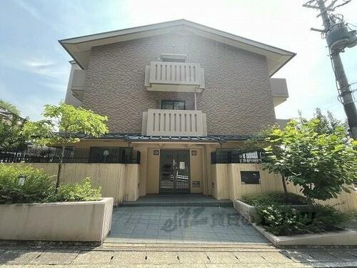 京都府京都市山科区日ノ岡朝田町 3階建