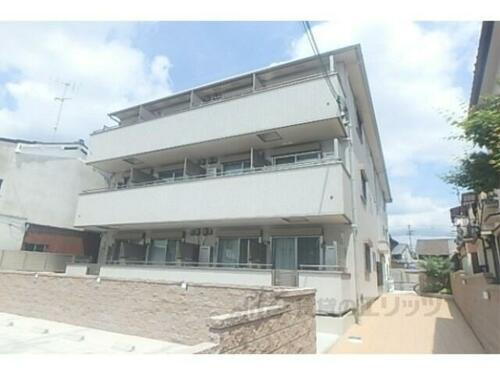 京都府京都市右京区山ノ内中畑町 3階建
