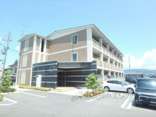 京都府京都市山科区小野荘司町 3階建