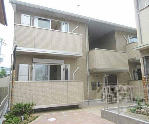 京都府京都市山科区御陵原西町 2階建