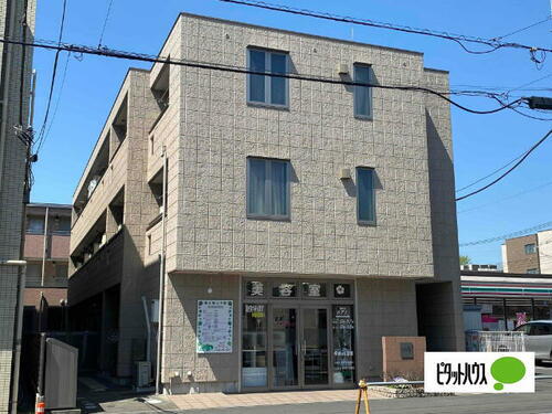 メゾン　イグレック 3階建