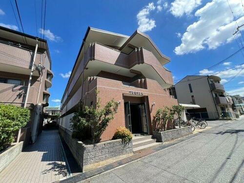 大阪府堺市西区鳳中町１０丁 3階建