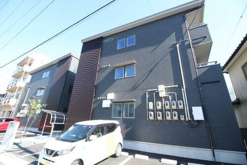 新潟県新潟市中央区浜浦町２丁目 3階建