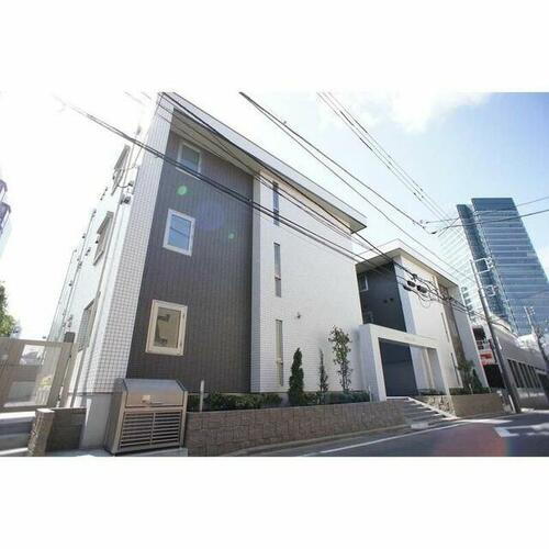 東京都新宿区納戸町 3階建