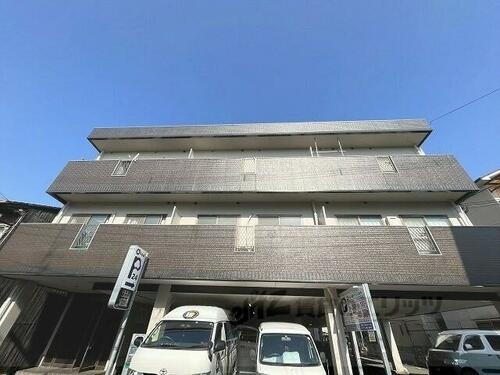 京都府京都市南区西九条南田町 3階建