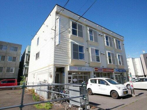 北海道札幌市北区麻生町３丁目 3階建