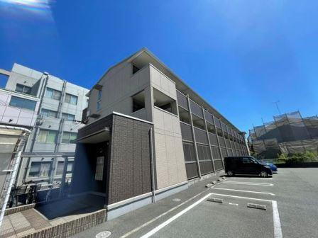 アップフィールド 3階建