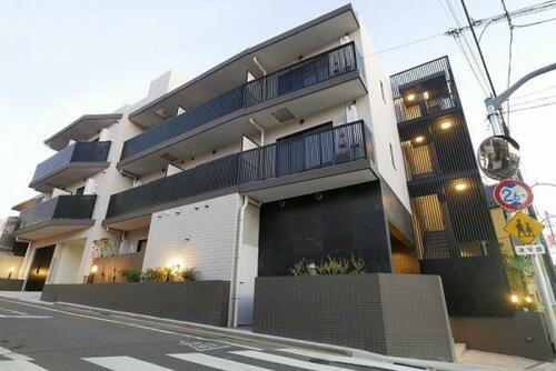 ＣＯＵＲＴＹＡＲＤ洗足