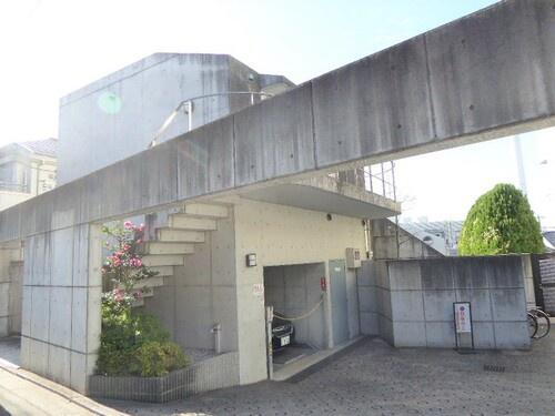 エスコートノヴェル広尾 地上3階地下1階建