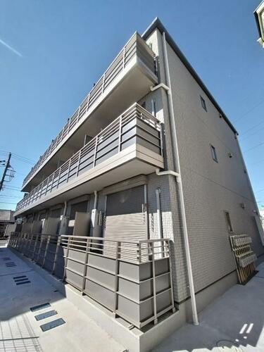 マハナ 3階建