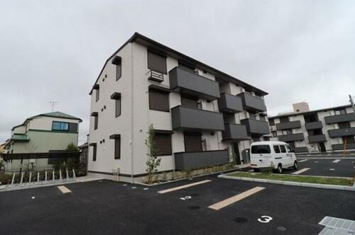 千葉県松戸市松戸新田 3階建