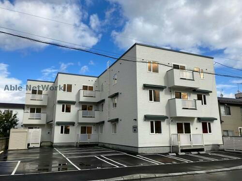 北海道札幌市中央区南十七条西１３丁目 3階建