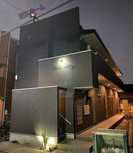 ｂｌａｃｋ　ｂｅｒｒｙ 2階建