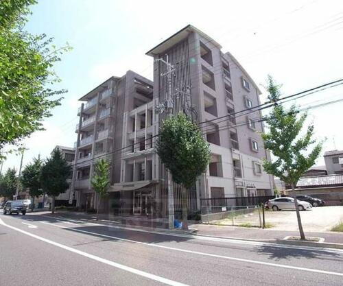 京都府京都市右京区西京極午塚町 6階建