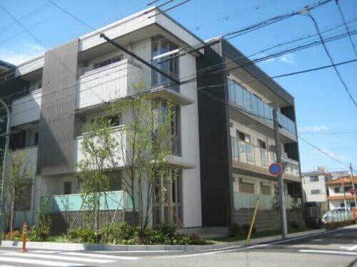 Ｍａｉｓｏｎ　ｄｅ　Ｈ　ＱＵＡＴＲＥ 3階建