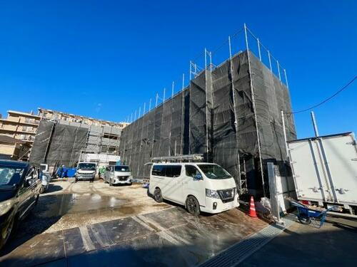 千葉県鎌ケ谷市東中沢１丁目  3階建