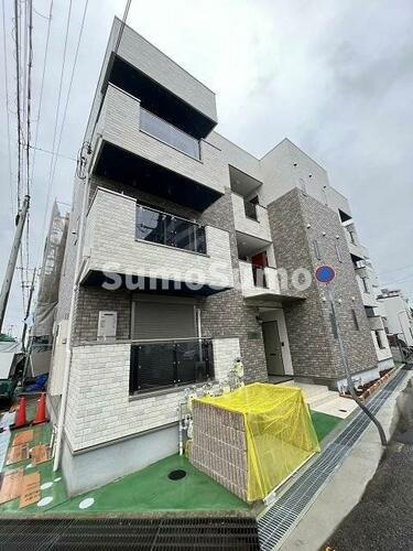 兵庫県尼崎市七松町３丁目 3階建