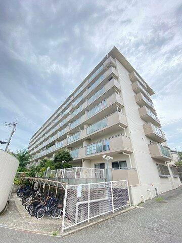 兵庫県西宮市上ケ原山田町 7階建