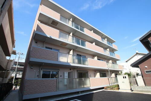 弥藤参番館 4階建