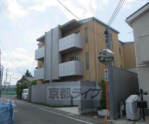 京都府京都市西京区川島滑樋町 3階建
