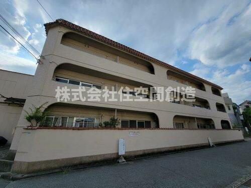 大阪府豊中市上野東１丁目 3階建