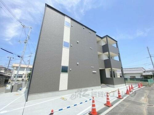 大阪府枚方市渚元町 3階建