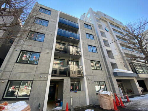 北海道札幌市中央区大通西１７丁目 5階建 築2年4ヶ月