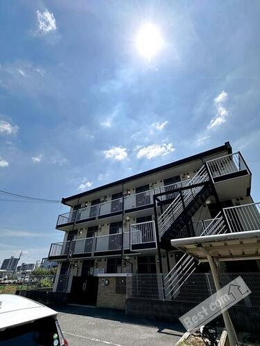 レオパレスのぞみ 3階建