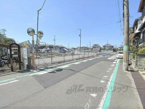 大阪府枚方市伊加賀西町 3階建