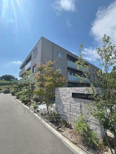シャーメゾン本城東 3階建