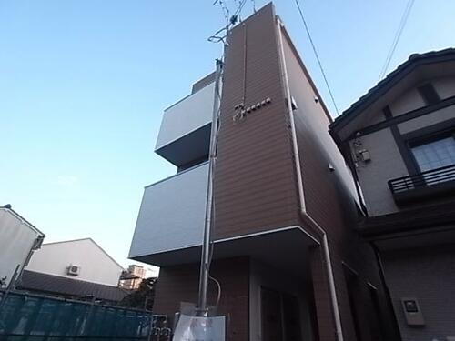 兵庫県明石市鷹匠町 3階建