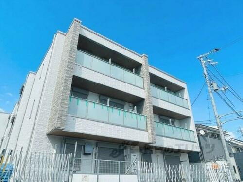 大阪府枚方市楠葉野田２丁目 3階建