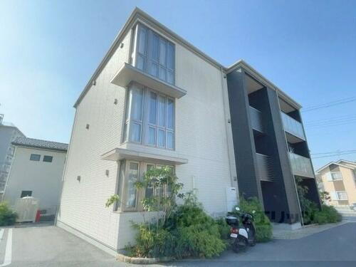 滋賀県彦根市芹川町 築8年5ヶ月 3階建