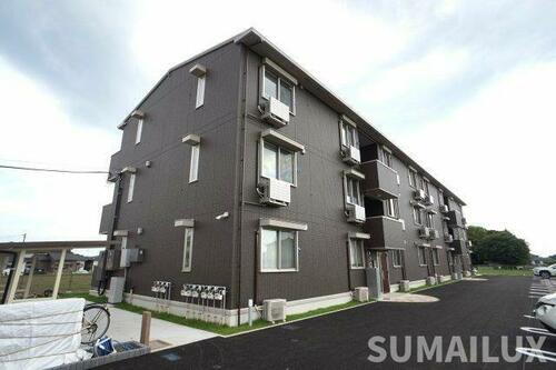 エスト 3階建