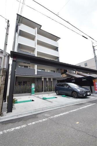京都府京都市上京区上長者町通浄福寺西入新柳馬場頭町 5階建