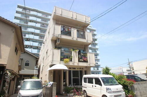 和泉ビル 3階建