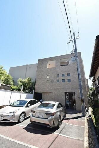 京都府京都市東山区本町２２丁目 4階建