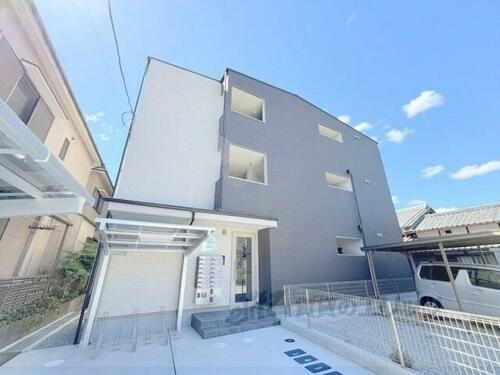 奈良県大和郡山市小泉町 築1年4ヶ月 3階建