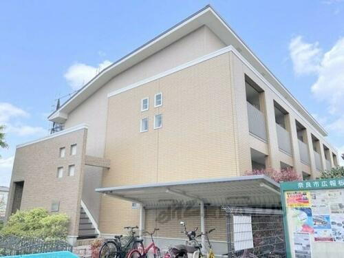 奈良県奈良市三条大路４丁目 2階建