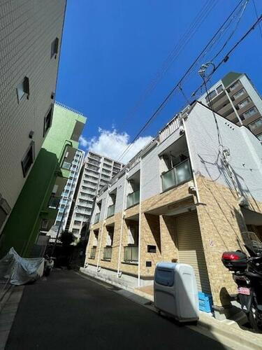 大阪府吹田市江坂町１丁目 3階建