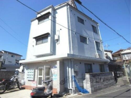 京都府京都市山科区日ノ岡堤谷町 3階建