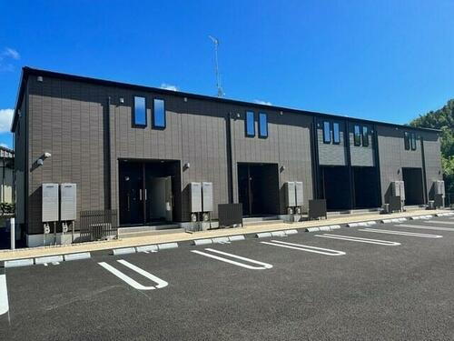 千葉県君津市貞元 2階建