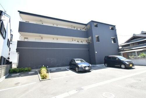 大阪府枚方市招提平野町 3階建