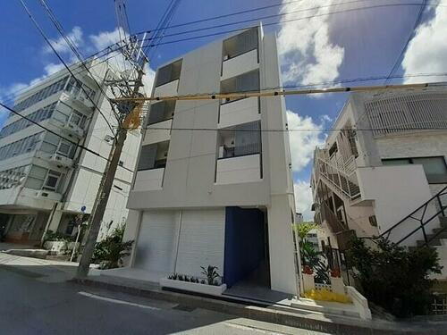 沖縄県那覇市松尾１丁目 4階建