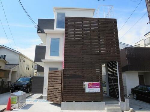 神奈川県鎌倉市腰越３丁目 3階建